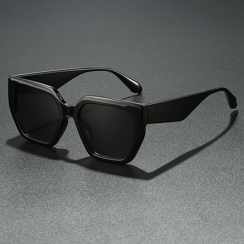 Neue 2025, quadratische Damen-Sonnenbrille, Markendesigner, vereinfacht die Farbe, Patchwork-Sonnenschutz, UV400, Reisen