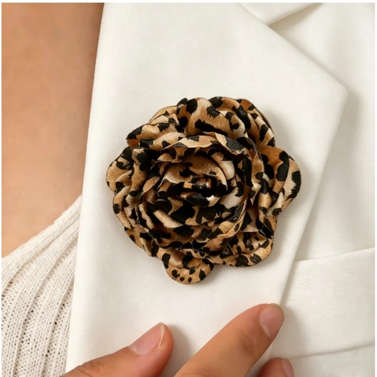 Vintage Leopard Print Fabric Rose Brooch Lapel Pin for Women Elegant Coat Suit Accessory Jewelry