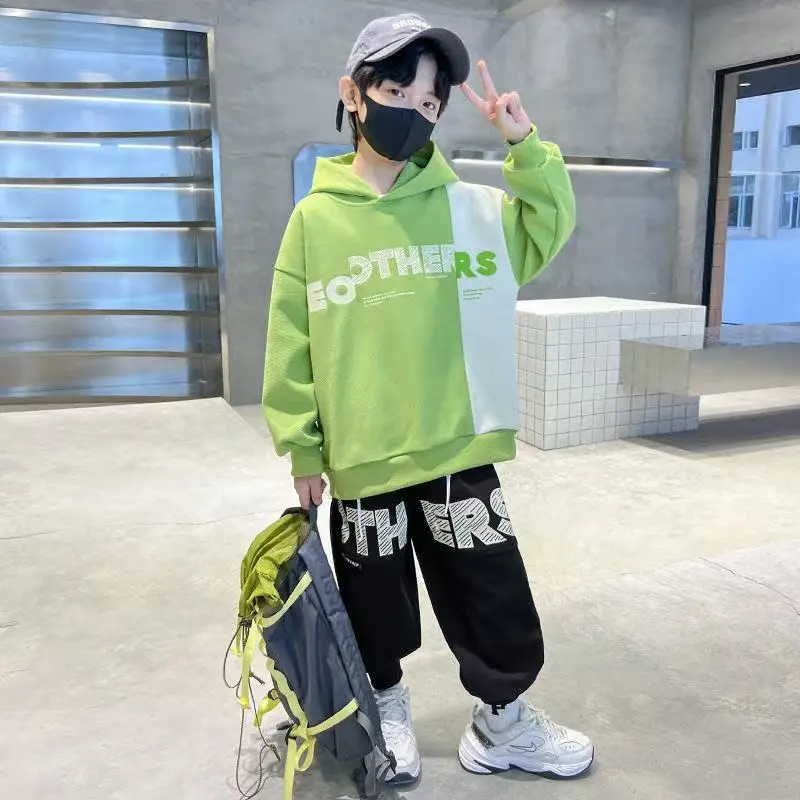 

Boys' Spring and Autumn Set 2025 Boys' New Handsome Medium sized Children's Sweater Sportswear Two Piece Set