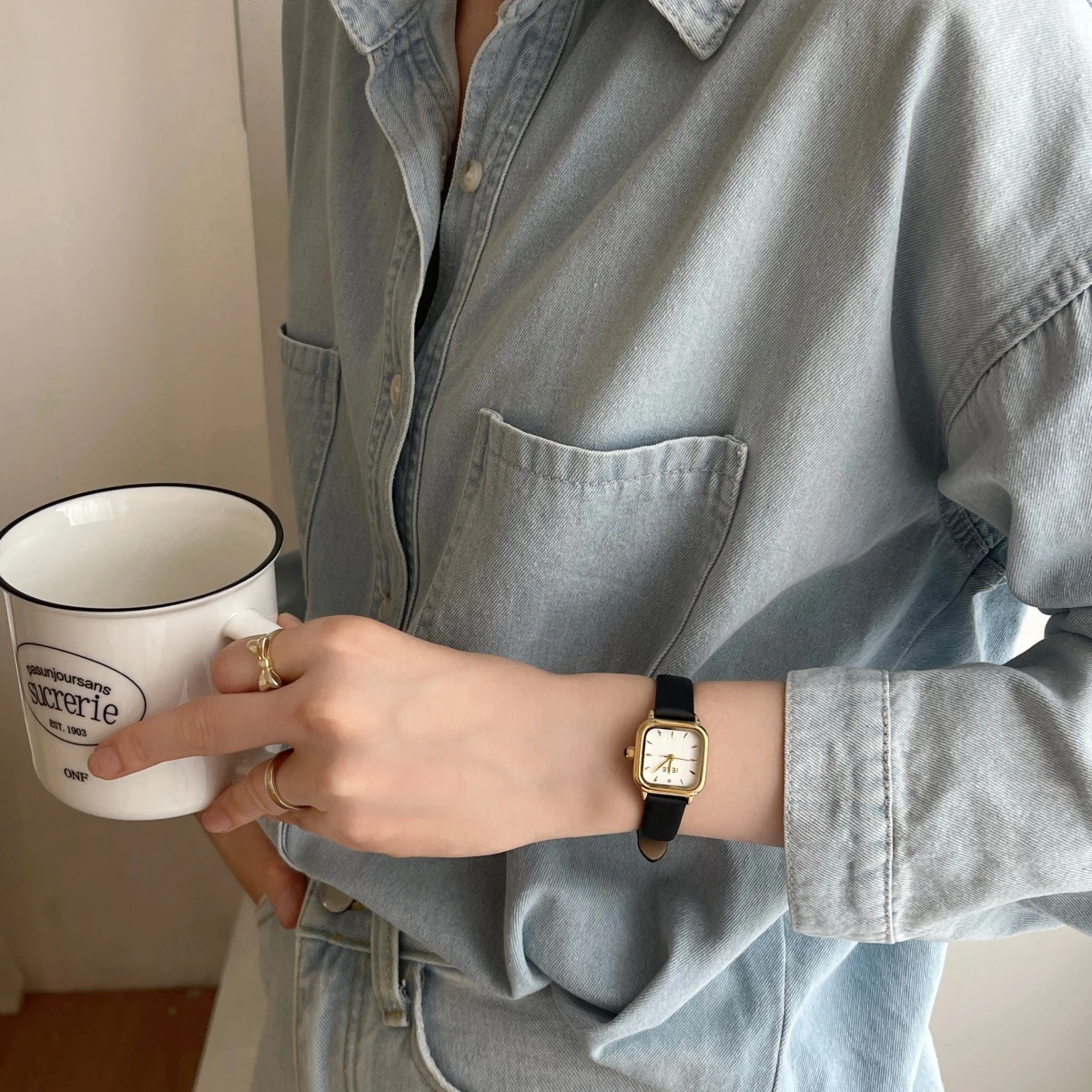 여성을 위한 새로운 한국 스타일 디자인의 고급 가죽 스트랩 빈티지 시계, 스테인리스 스틸 밴드, 심플하고 우아한 쿼츠 시계.