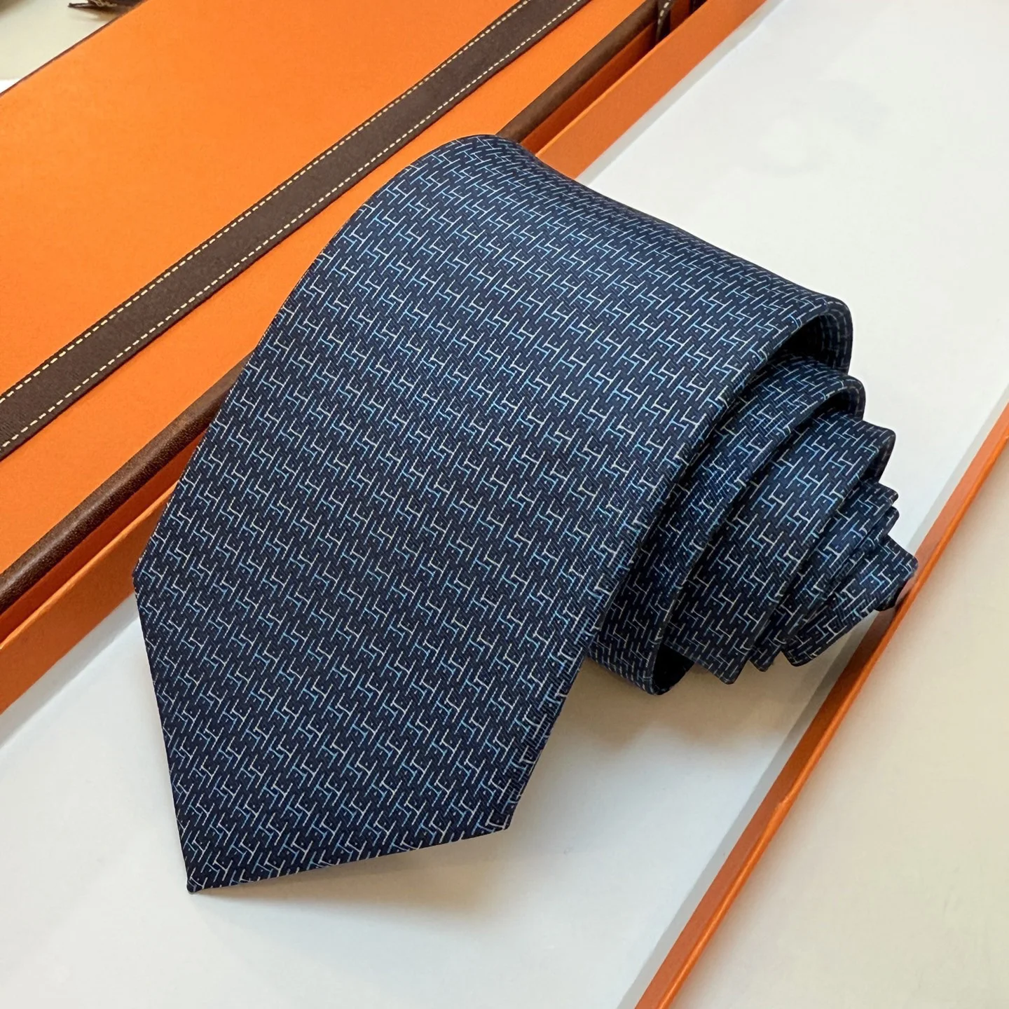 cravate-en-soie-de-luxe-haut-de-gamme-pour-homme-ideale-pour-les-affaires-les-conferences-les-mariages-et-les-occasions-decontractees-cravate-polyvalente-en-soie-brodee-a-motifs