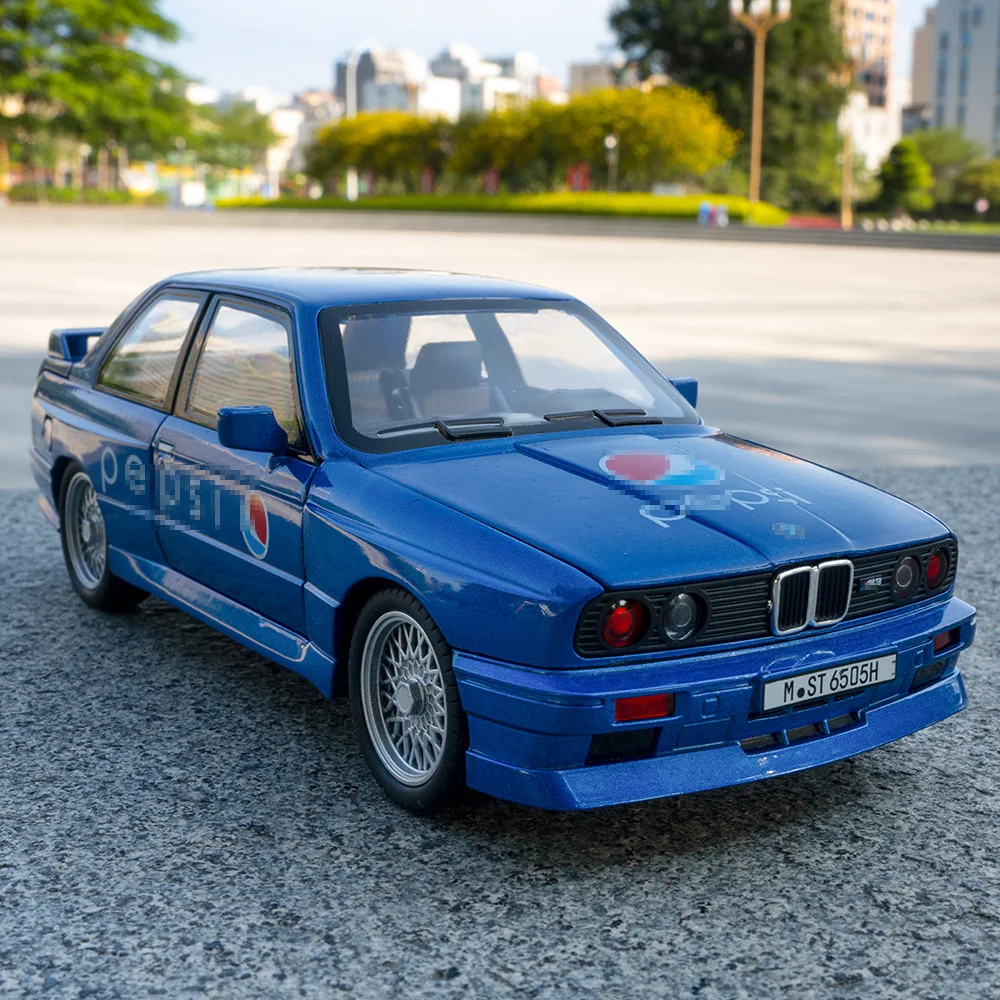 

1:24 BMW M3 Alloy Car Model Diecast Metal Toy Vehicles Car Model Sound Light Simulation Collection Gift Toy