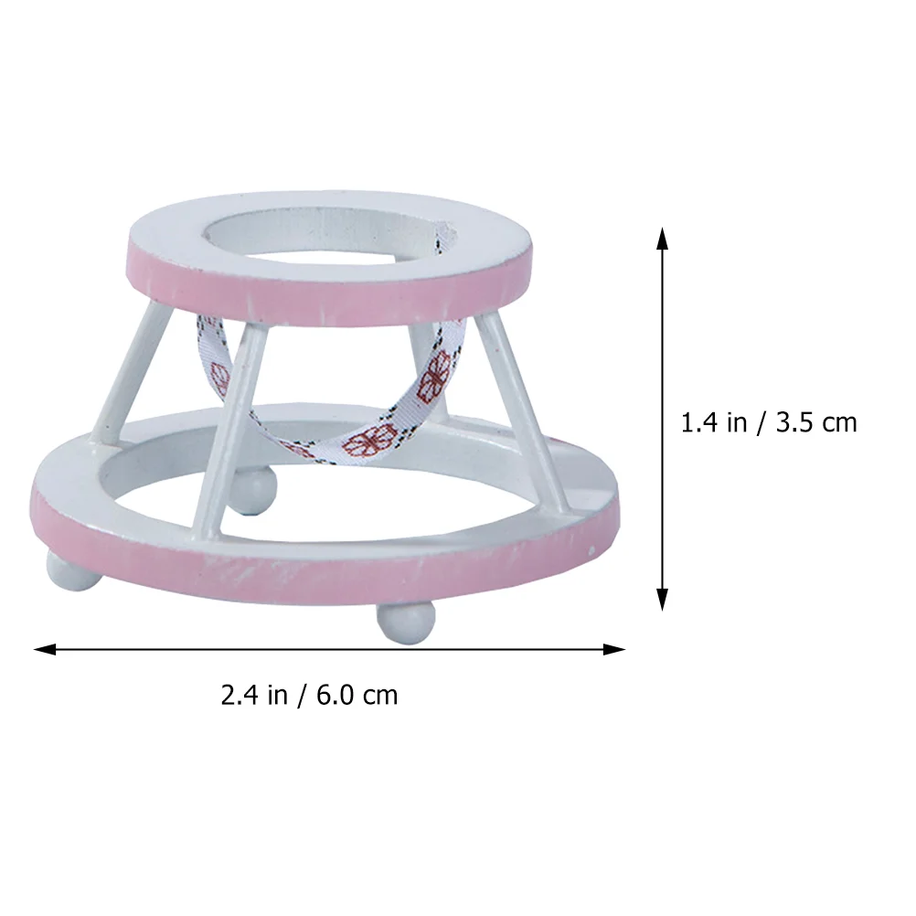 เครื่องประดับ Baby Walker House ตกแต่งบ้านไม้ Miniature เฟอร์นิเจอร์ห้องเด็กสีชมพู