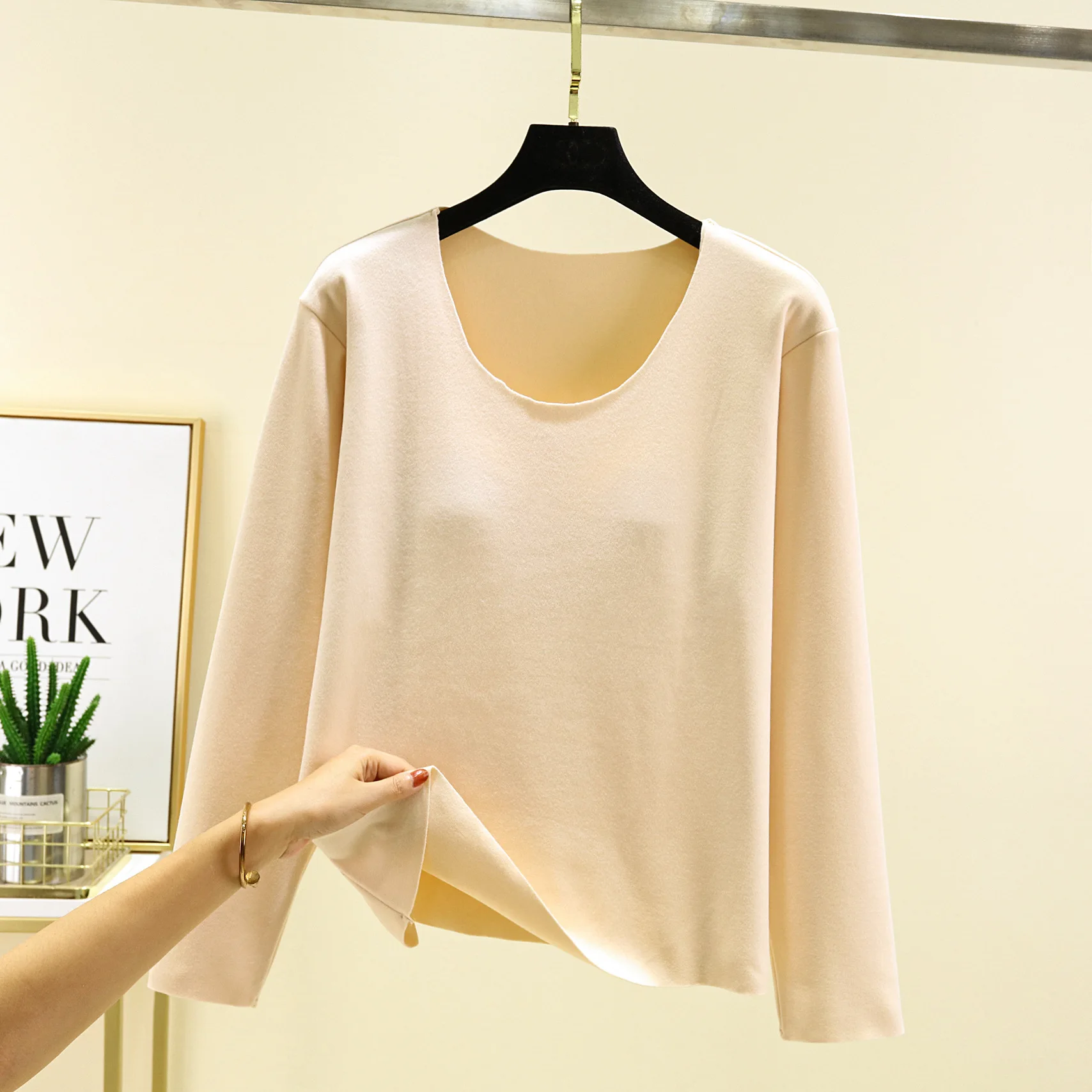 De Rong Chest Cushion Round Neck Long Sleeve Warm Bottom Shirt Women's Autumn and Winter New Solid Color Plush Slim Fit T-shirt image 4
