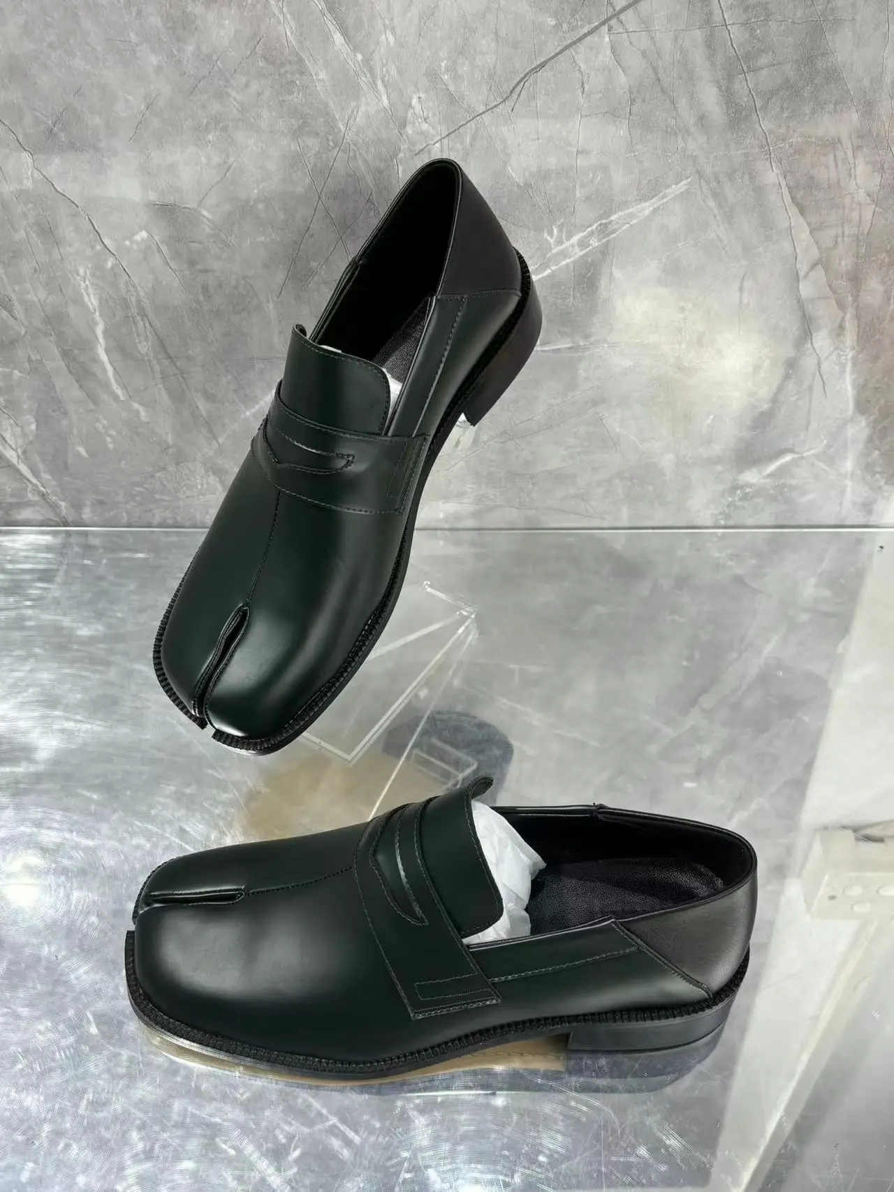 Nowy styl Tabi Toe Męskie skórzane mokasyny Ciemnozielony Czarny Mieszany kolor Slip On Square Heel Męskie pojedyncze buty na co dzień