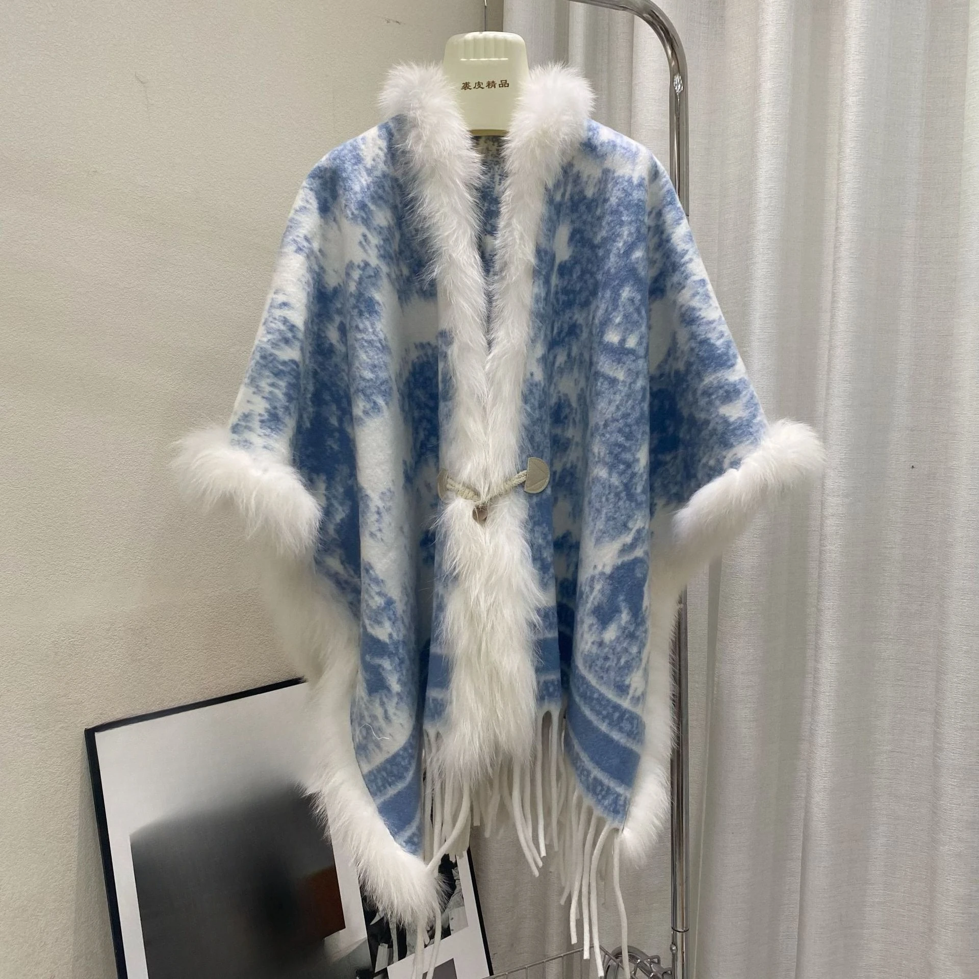 Women 2025 Elegant Shawl Tassel Cape Fox Fur Collar High-End Faux Fur Coats Female Nice Loose Comfort Color Matching Trendy Tops