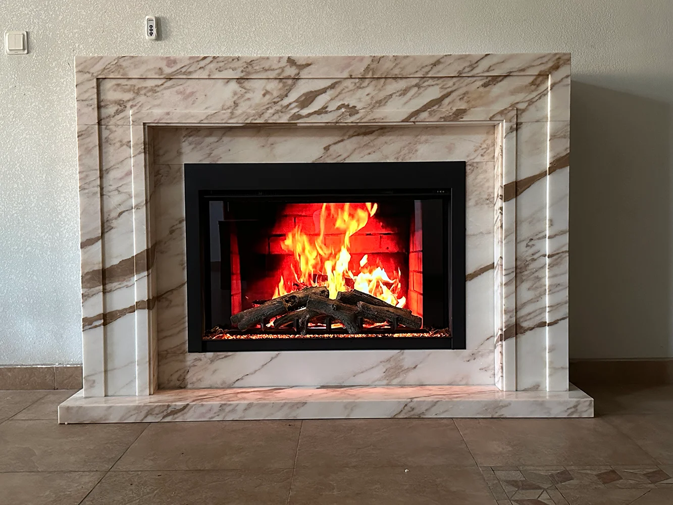 42 Inch Virtual High-end Modern Heater 3D Fireplace With Sparks LCD Electric Fireplace Wireless 4K Resolution Wifi Fireplace