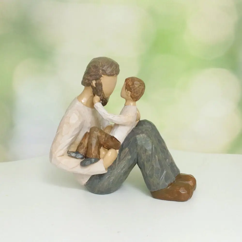 Resin Art Intimate Father Son Statues Handmade Unique Father and Son Ornaments Wood Carving Sculptures Father's Day