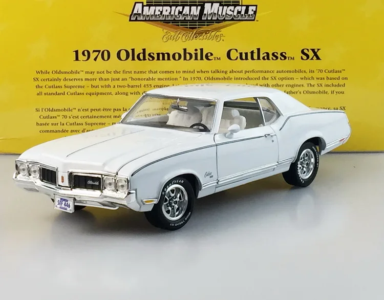 1:18RC2 1970 Oldsmobile Cutlass, simulation static car fashion play model, adult collection display, holiday birthday gift.