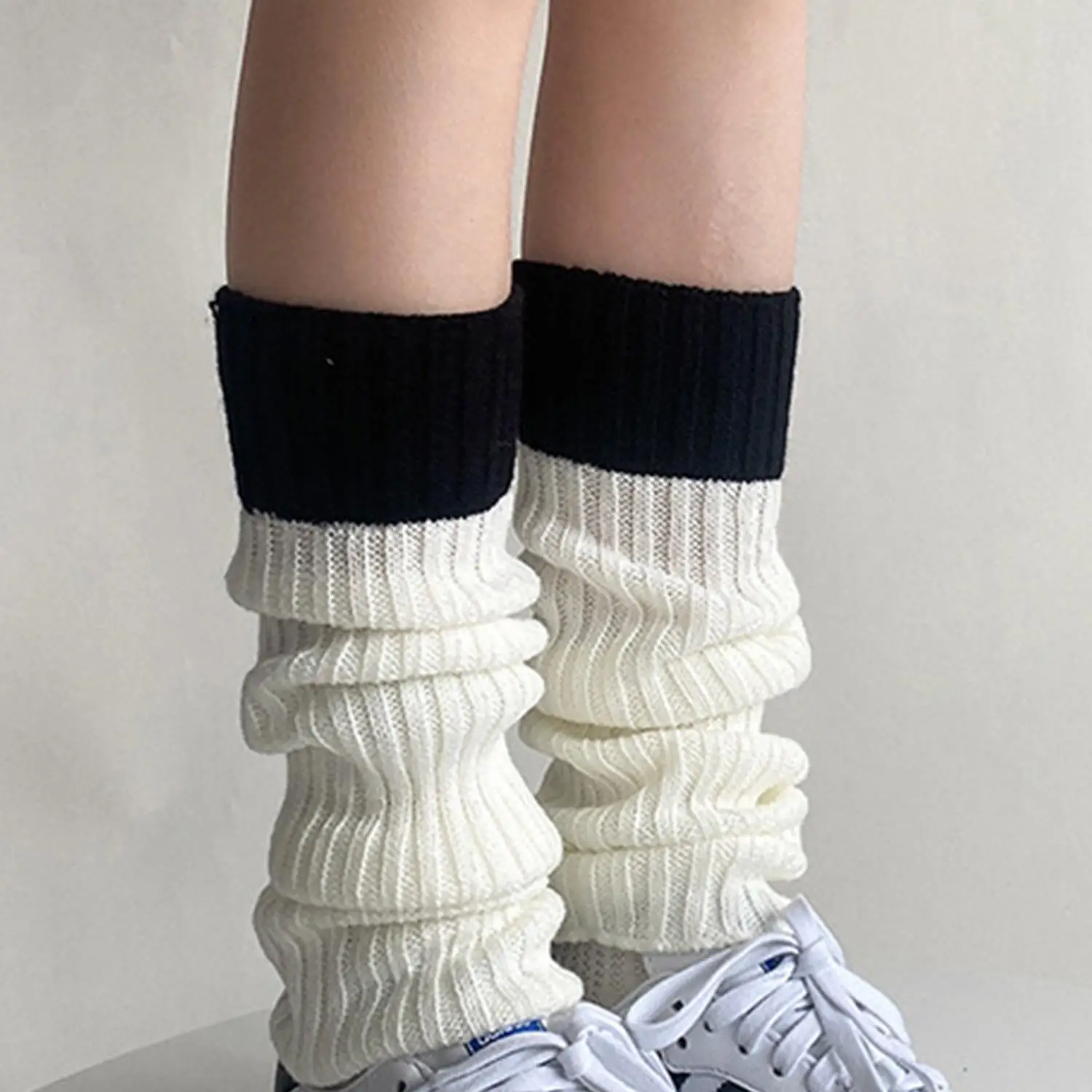 Women Black And White Pleated Pile Socks Fashionable Lolita Leg Warmers Girls Autumn Winter Loose Comfortable Mid Tube Socks