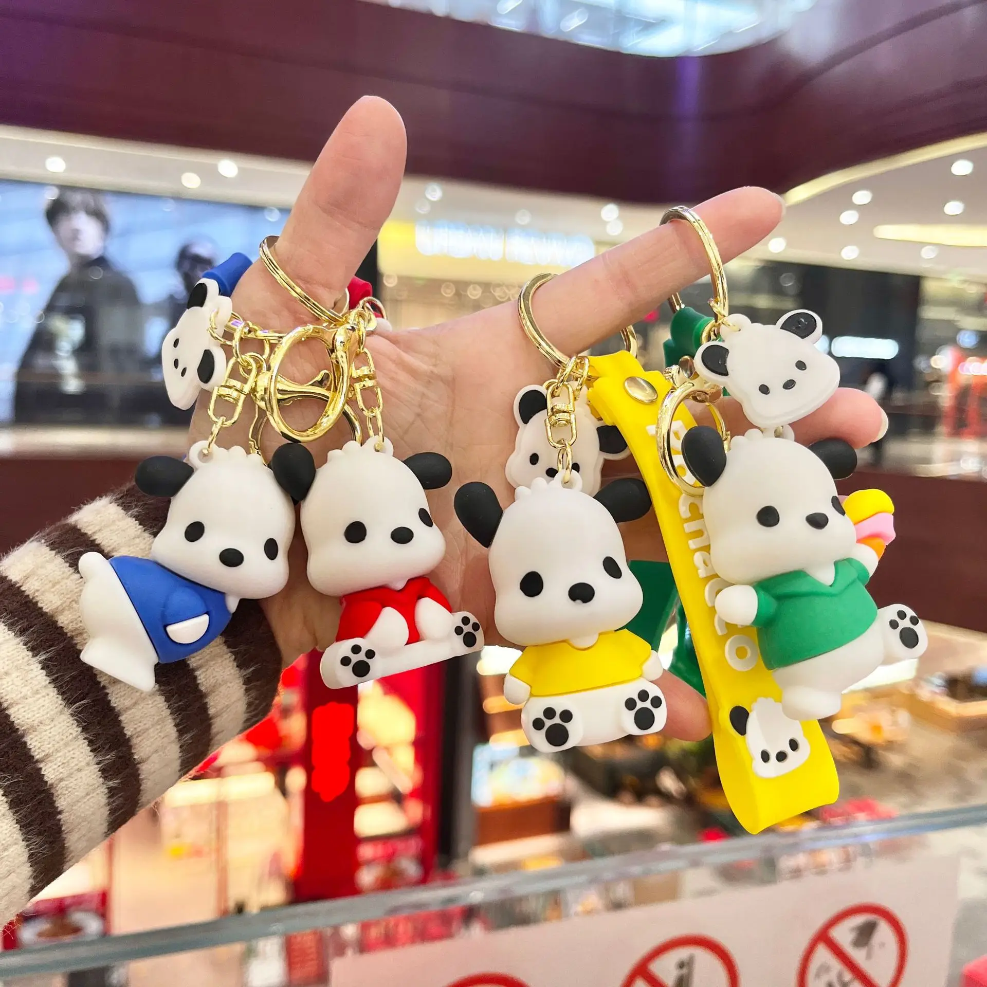 

MINISO Cute Cartoon Animal 3D Dog Character Keychain Pendant Creative Gift Car Keybag Boy and Girl Children's Charm Accessories