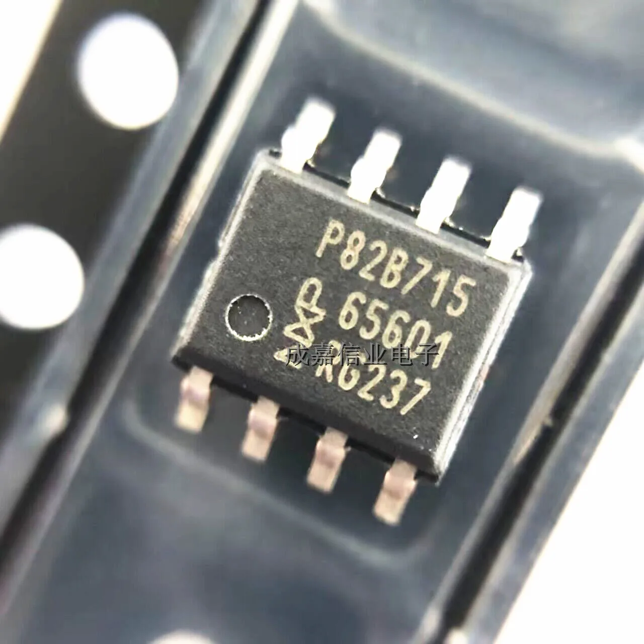 10pcs/Lot P82B715TD SOP-8 MARKING;P82B715 IC REDRIVER I2C 1CH 400KHZ Buffer 5V/9V 8-Pin Operation Temperature;-40°C ~ 85°C