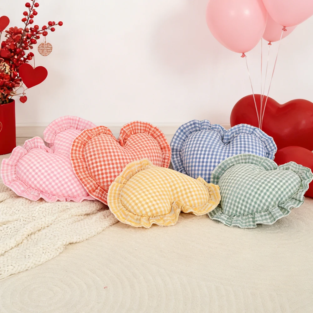 BUYNOW 1 Stück kariertes Stoffkissen mit Rüschen, Herz, Liebe, romantisches Kissen für Sofa, Schlafzimmer, Wohnzimmer, Heimdekoration, Kissen mit Füllung – Detail 4