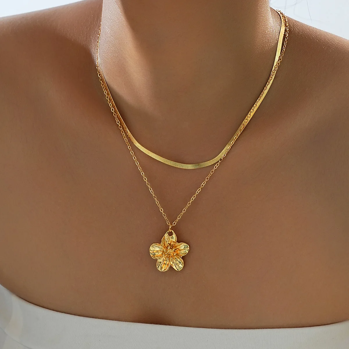 موضة جديدة تصميم فريد أنيق ورائع متعدد الطبقات زهرة قلادة للنساء الراقية مجوهرات هدايا حفلة عيد ميلاد