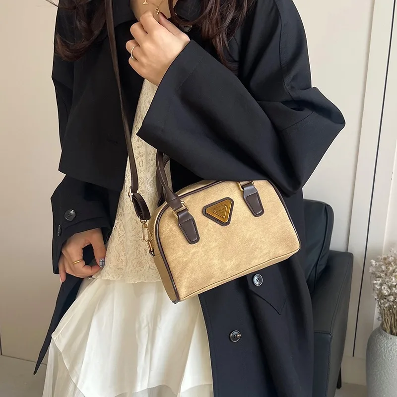 Neue modische, vielseitige, leichte Damen-Umhängetasche mit Kissen, Retro-Premium, tragbare Boston-Tasche, Umhängetaschen für Damen