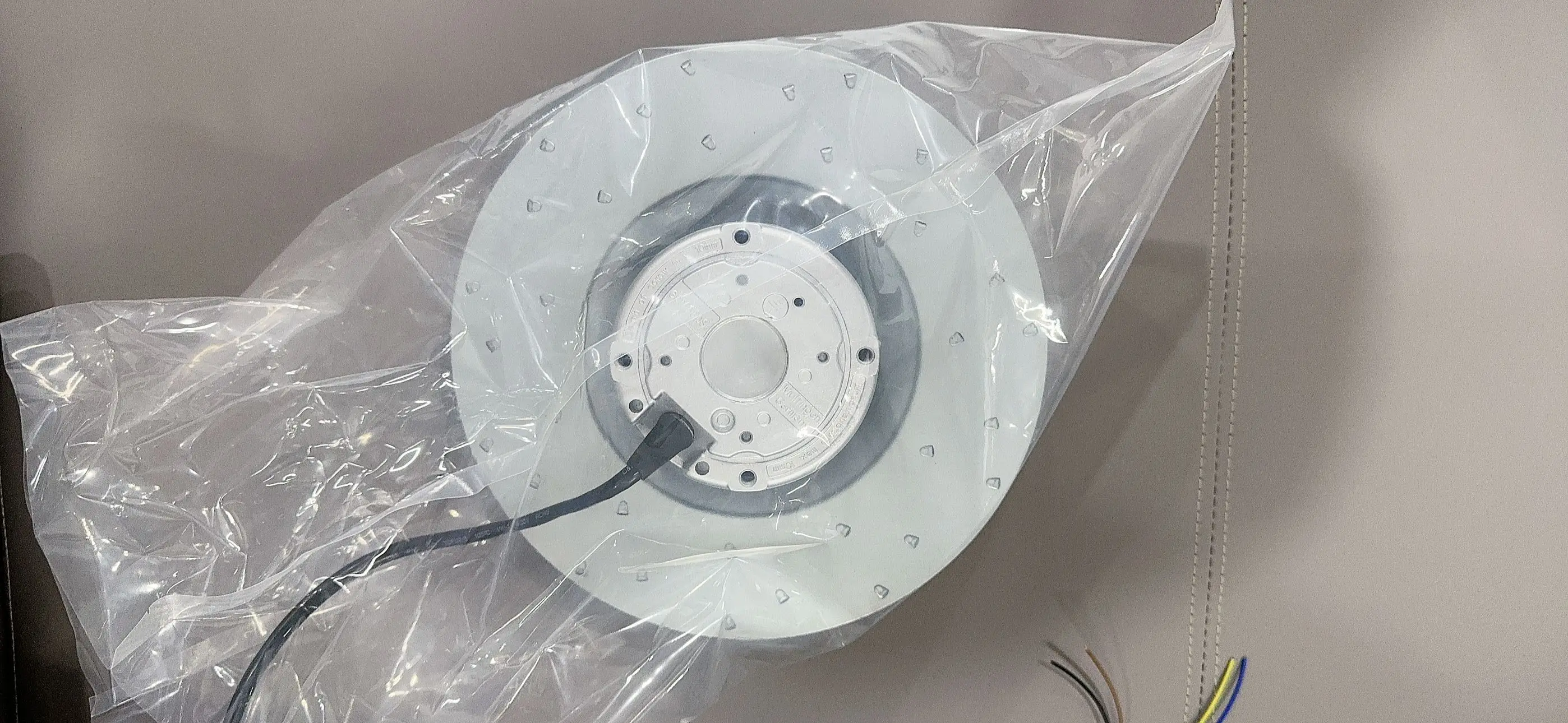 

New original fan R2E270-AA01-05 photovoltaic inverter equipment fan in stock supply