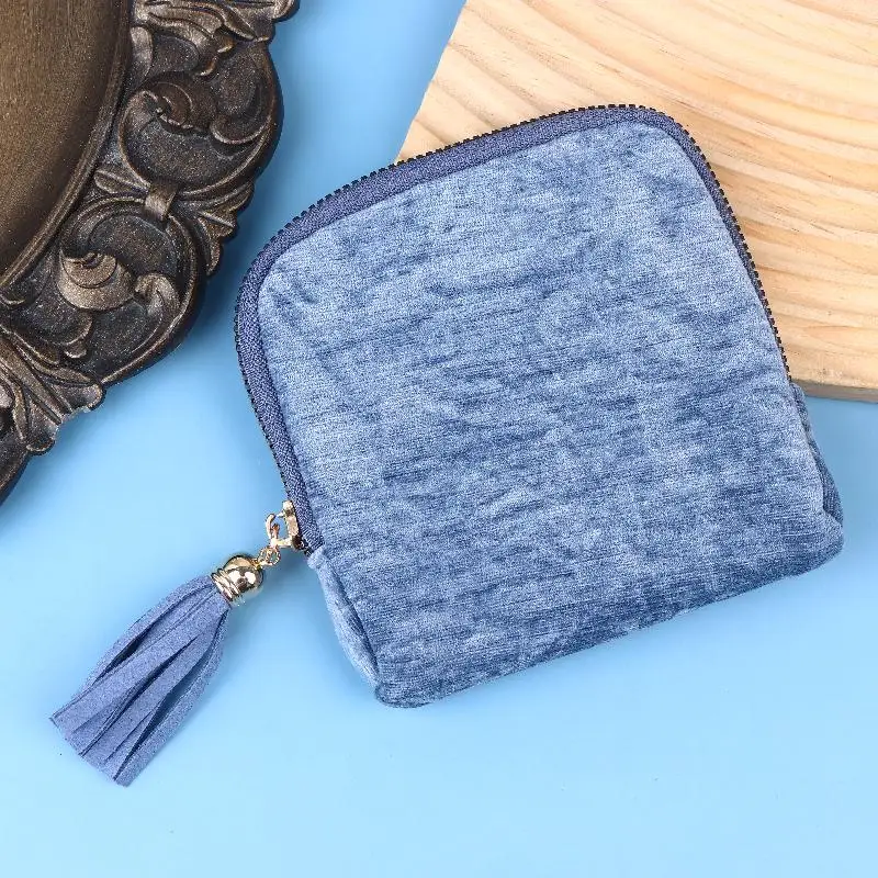 حقيبة مجوهرات أنيقة بسحاب مع قلادة شرابة؛ مساحة كافية لأساور الكريستال، مثالية لتخزين السفر