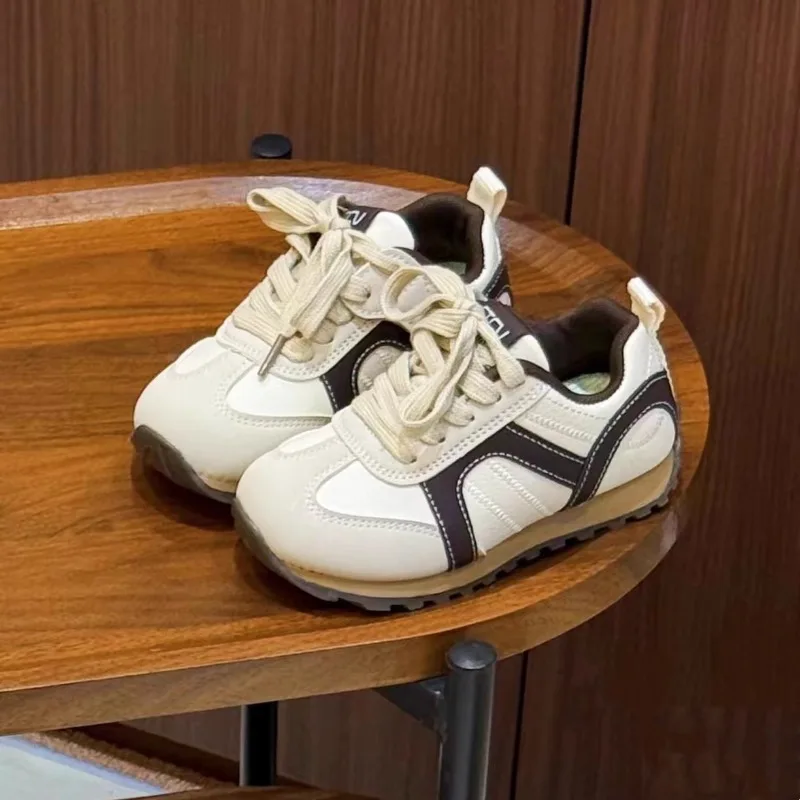 2025 موضة أحذية المشي للأطفال سميكة لينة وحيد بنين بنات حذاء كاجوال مخطط الأطفال أحذية رياضية مقاومة للاهتراء