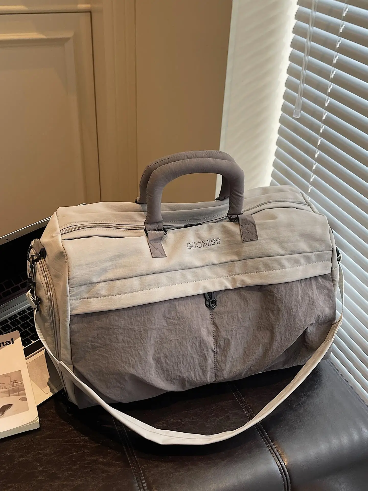 rouje-dsyle-large-capacity-sports-fitness-bag-women's-travel-handbag-wet-and-dry-separation-lightweight-travel-bag