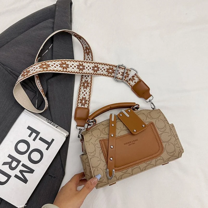 

Женская элегантная кожаная сумка через плечо в парижском дизайнерском стиле и компактного размера для офисных поездок на работу ​