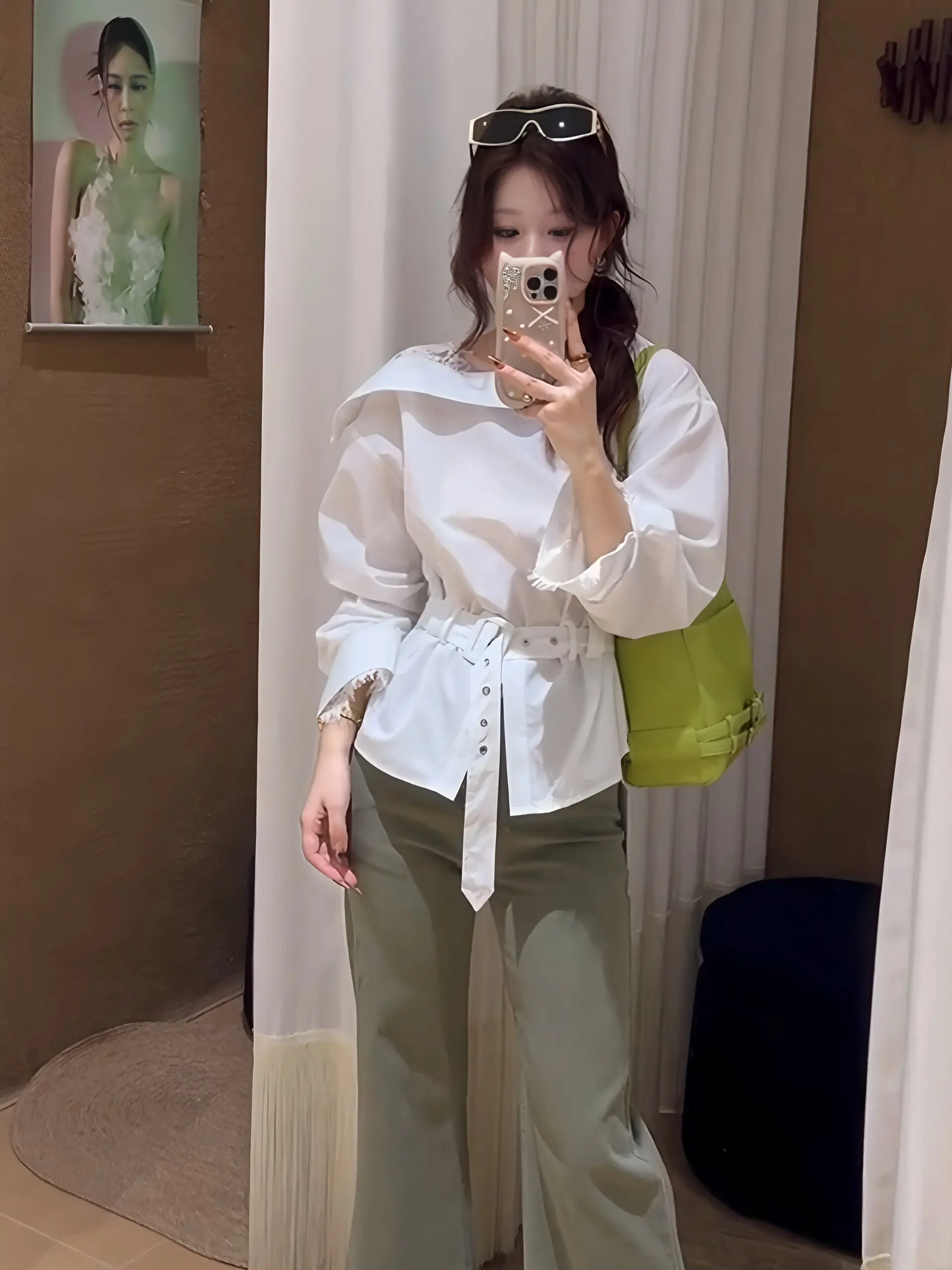 

Женский топ с кружевными вставками и открытыми плечами, приталенный, с длинными рукавами, белый, для ранней весны, с эффектом утяжки талии, в стиле Ci Walk