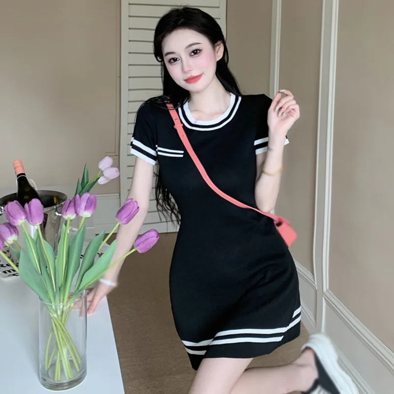 Fashionable and Sexy 2024 Summer Korean Round Neck Stripe Splicing Slim Fit Fashion Casual Versatile Knitted Short Dress