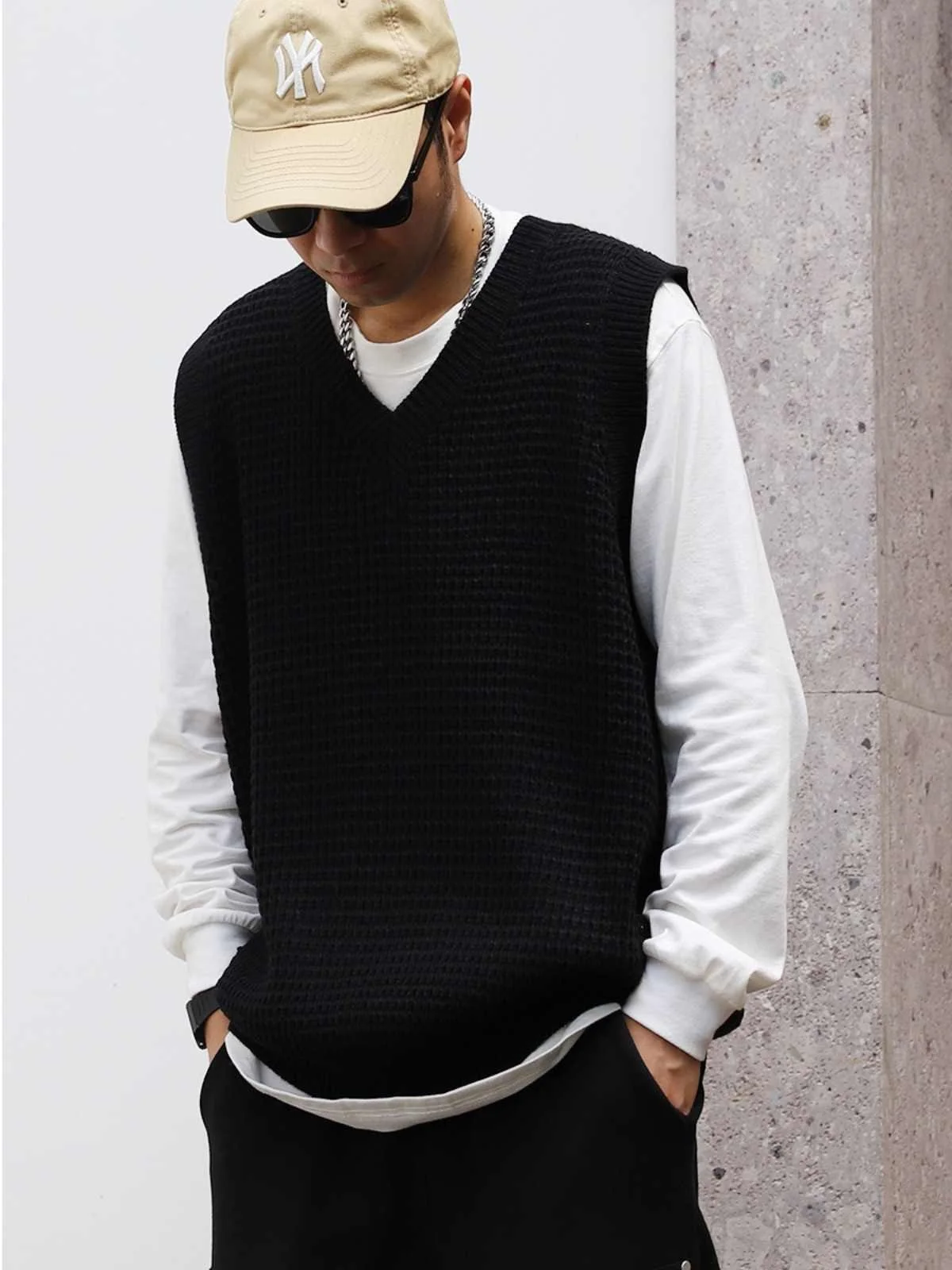 

Retro Pure Color Men's Sleeveless Knitted Sweater Pineapple Pattern V-neck Vest Trendy Autumn Winter Japanese Style Casual Wear