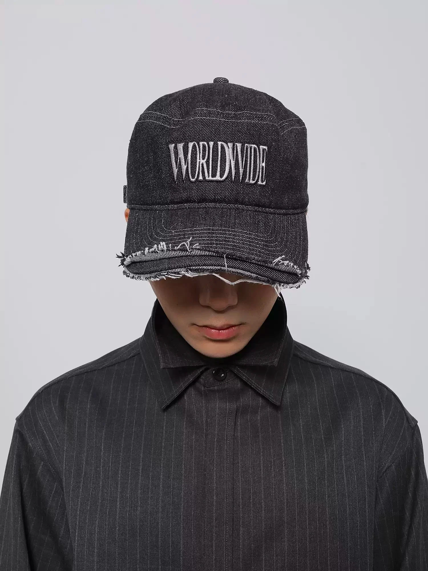 

Оригинальная уличная одежда с вышивкой букв и сломанными отверстиями, плоская шляпа с защитой от солнца, модная повседневная фуражка