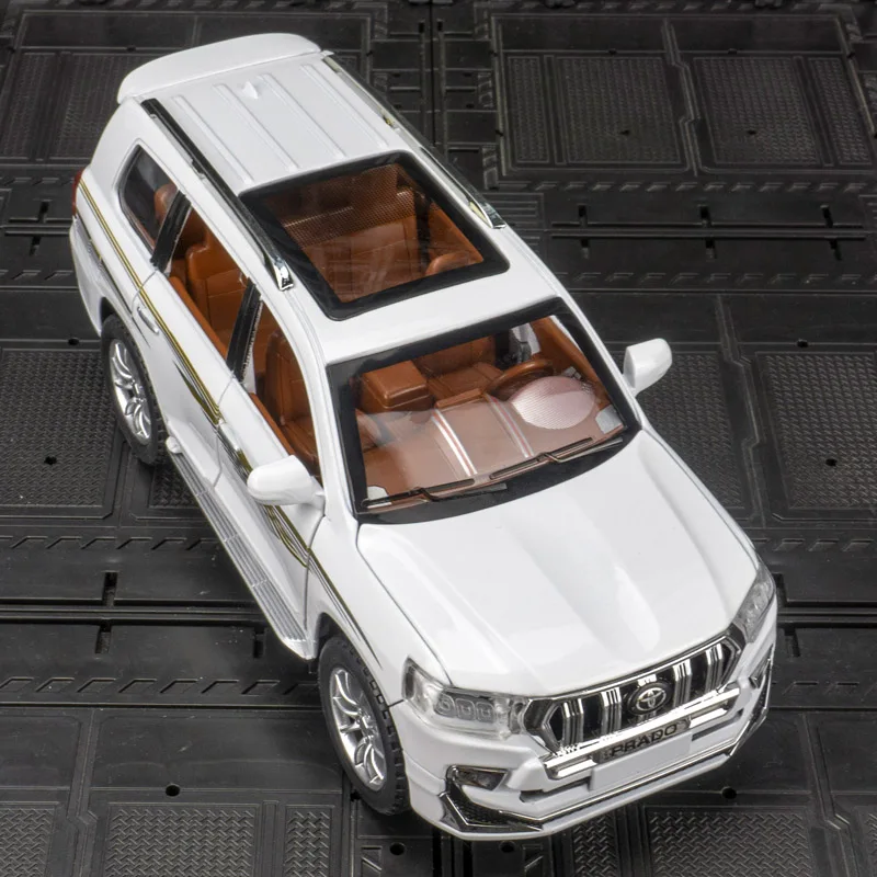 1:24 Toyota Prado modelo de coche de aleación dominante vehículo todoterreno de metal, puertas y capó del motor, maletero se puede abrir