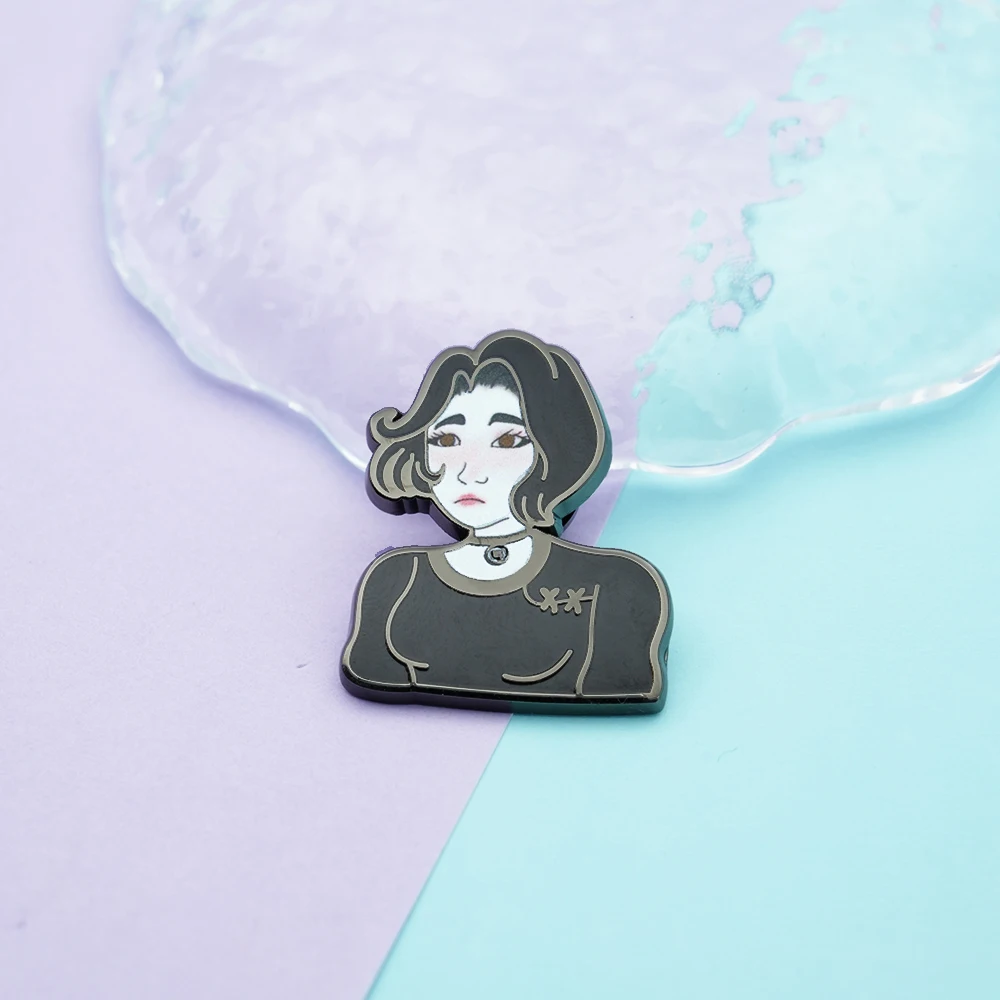Doomer Girl Wojak Meme Badge Post-Punk Brooch روح الدعابة الجدة تصميم فريد من نوعه نمط مجوهرات على ظهره ديكور