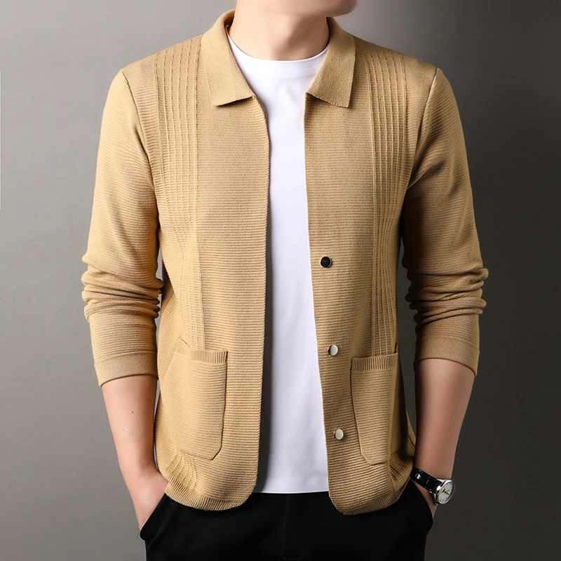 Haute qualité couleur unie jacquard hommes pull cardigan mode confort poche automne nouveau polyvalent décontracté tendance revers tricot manteau