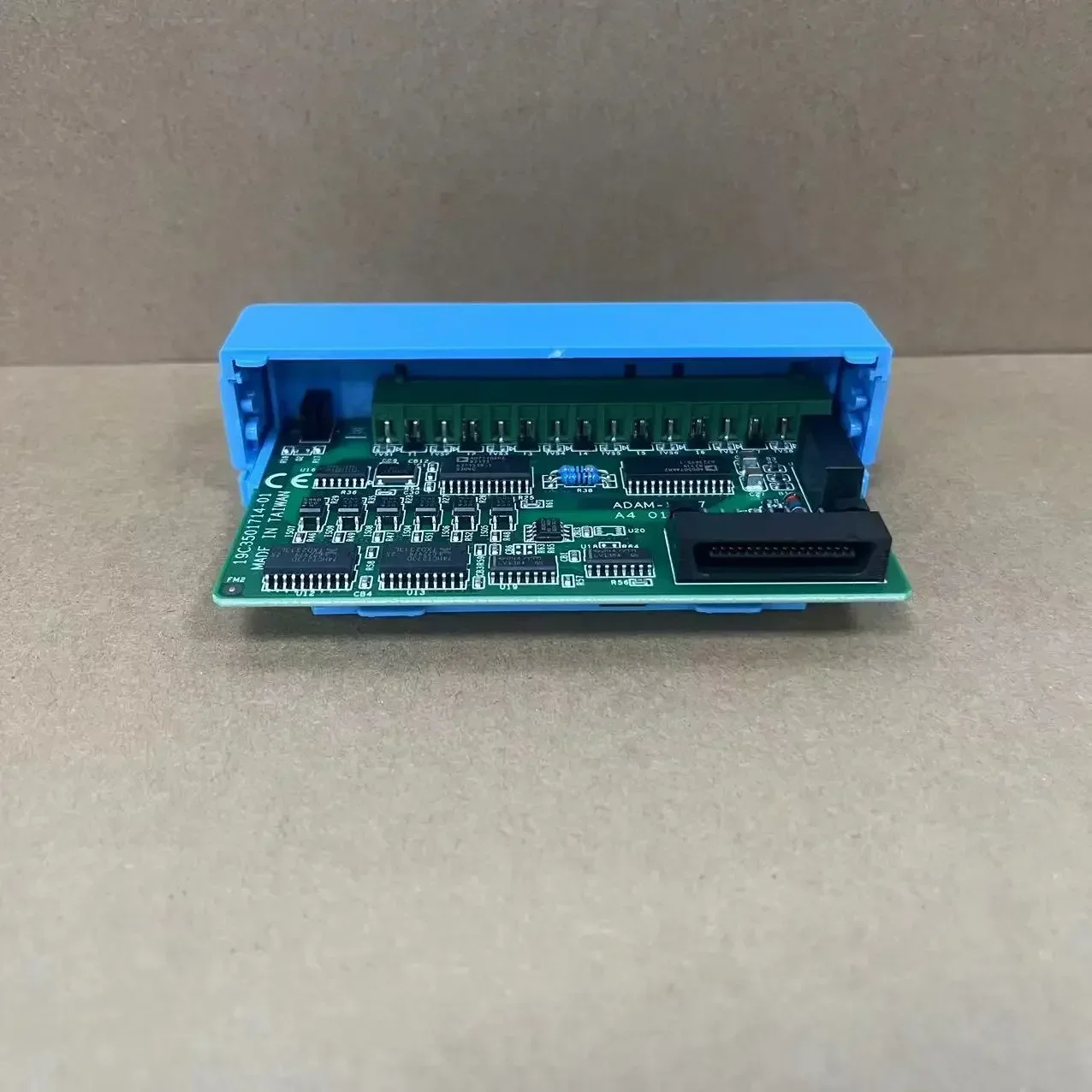 8 Módulos de Entrada Analógica Universal ADAM-5017-A4E