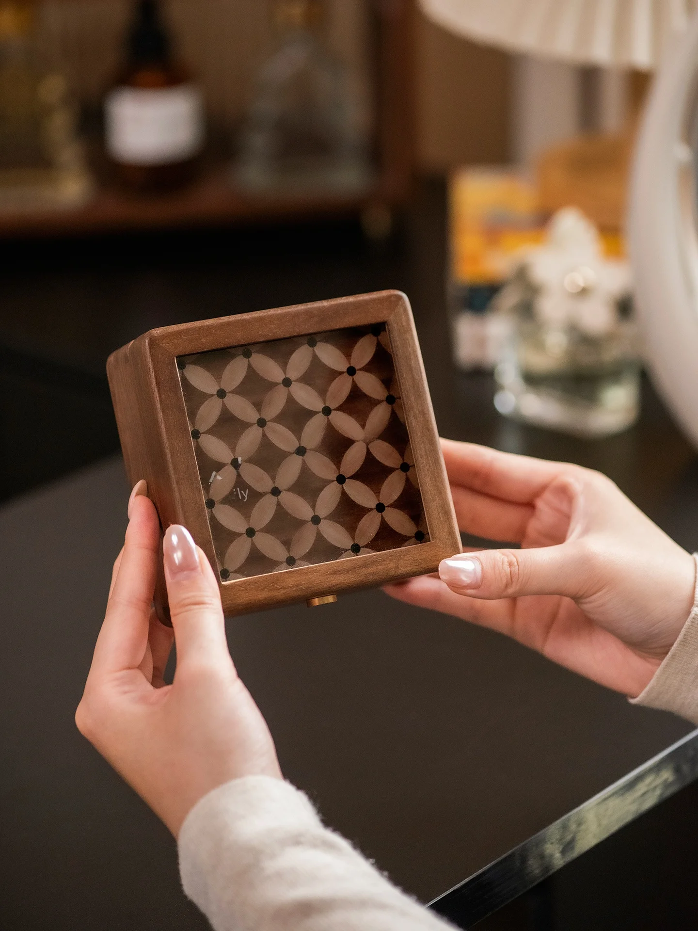 

Gold Storage Box Wooden Small Golden Beans Malaysian Currency Portable Gift Box Empty Box High Capacity Jewelry Box Anti-Oxid...