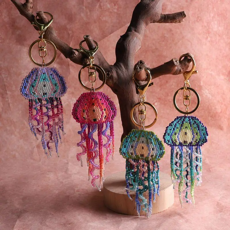 

Брелок с кисточкой в виде медузы, милая декоративная подвеска для сумки, креативный брелок из бисера ручной работы