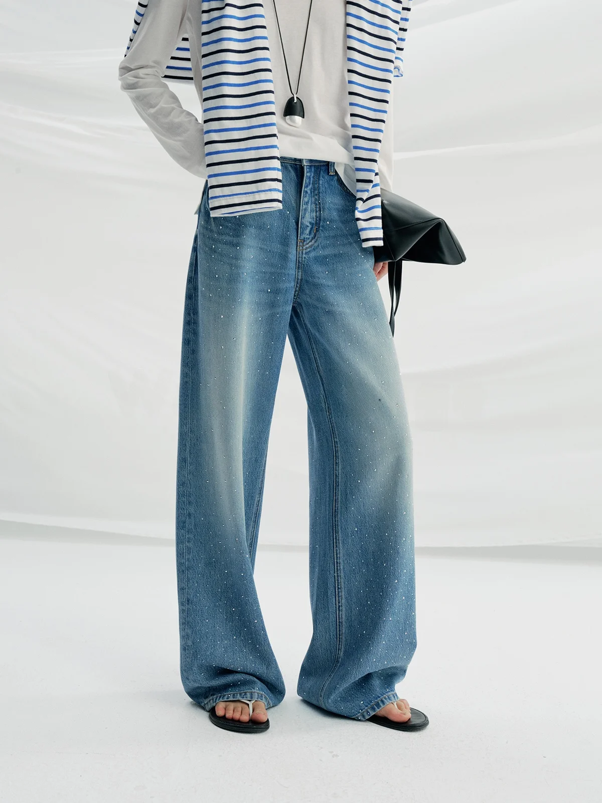 

Женские прямые джинсы из шелковистого денима с драпировкой, украшенные стразами, удобные, повседневные, с завышенной талией, из ацетатной ткани.