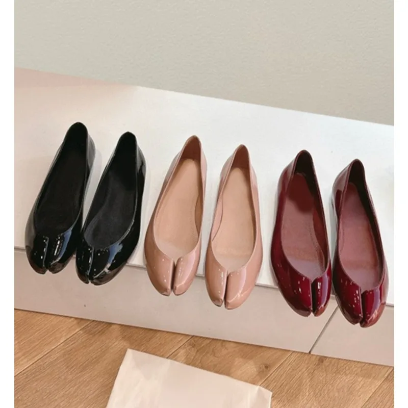

2025 New Arrival Patent Leather Inner Heightening Splite-Toe Shoes Retro Shallow Flat Mary Janes Single-Layer Shoe Botas Mujer