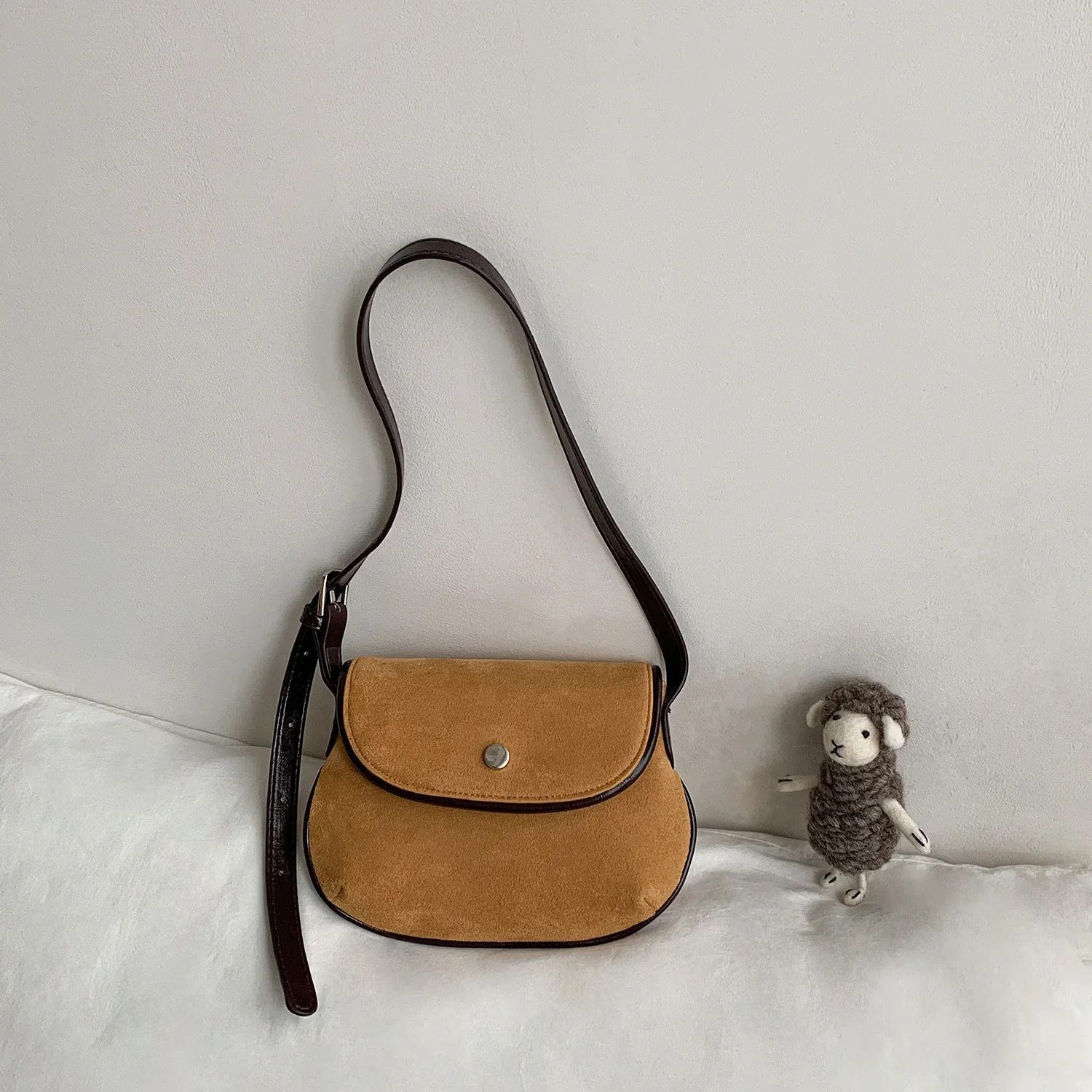 

Korean Retro Faux Suede Shoulder Bag 2025 Autumn Winter New simple Underarm Bag Fashionable Versatile Women's Commute Bag