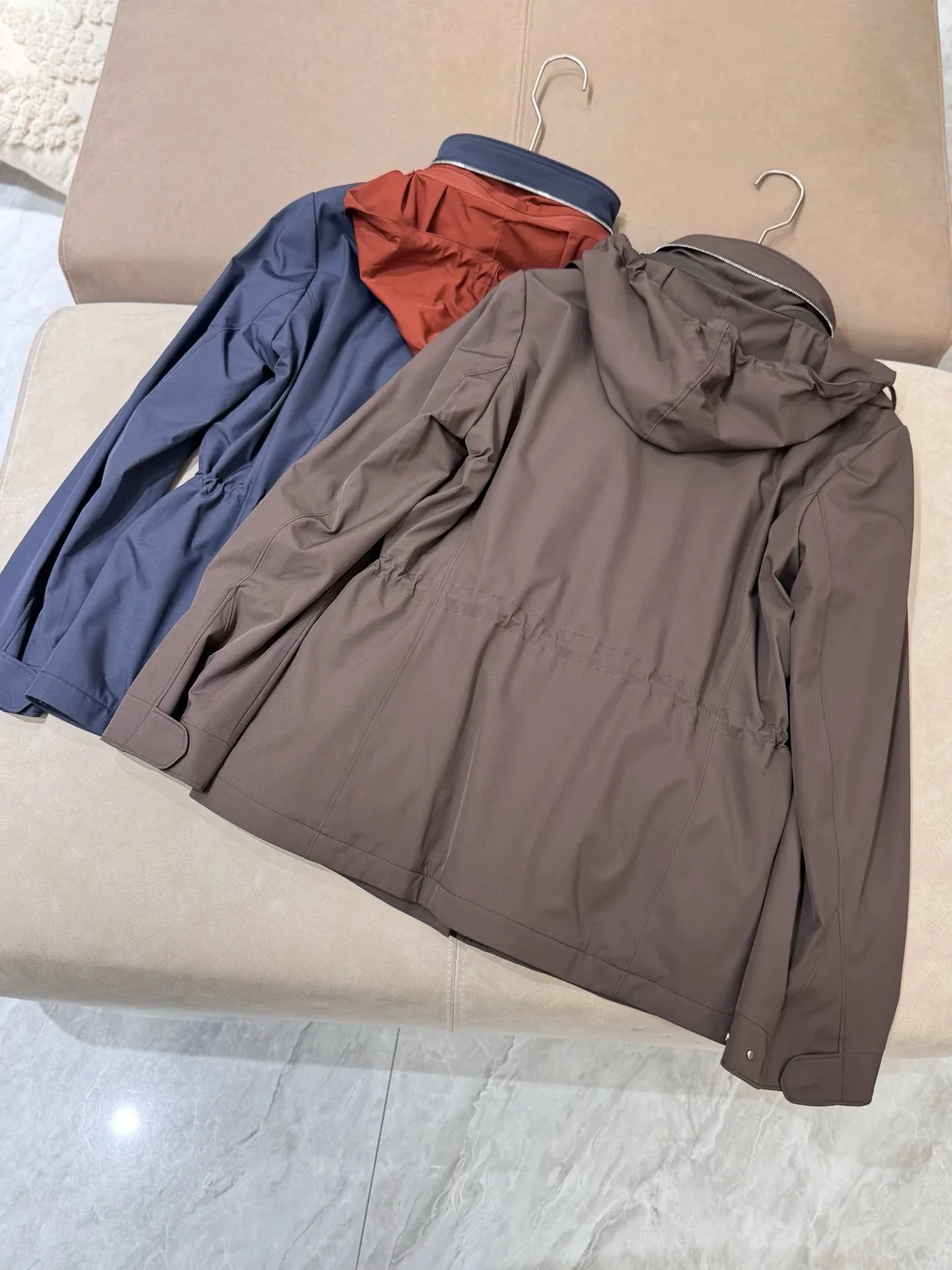 Manteau de voyage à capuche pour femme, veste chaude décontractée à quatre poches, de haute qualité, nouvelle collection automne hiver 25