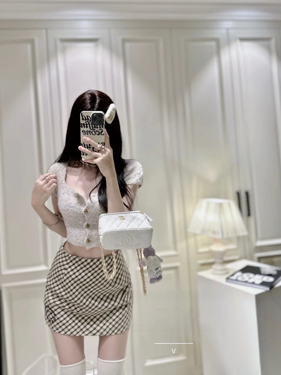 

Весенний модный комплект для девочек: вязаный кардиган с коротким рукавом и юбка в клетку, подходящая по ширине плеч, для короткого платья.