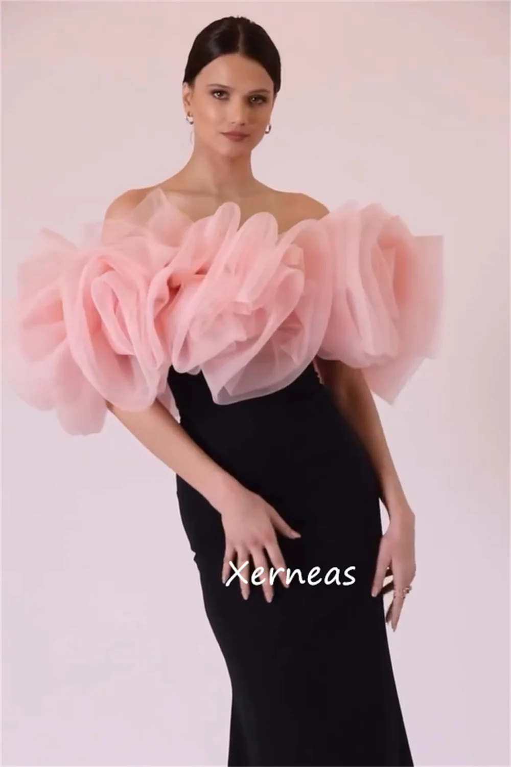 カスタマイズされた中国風のプリーツフラワーマーメイドオフショルダーロングドレスオーダーメイドの機会絶妙なモダンなスタイル