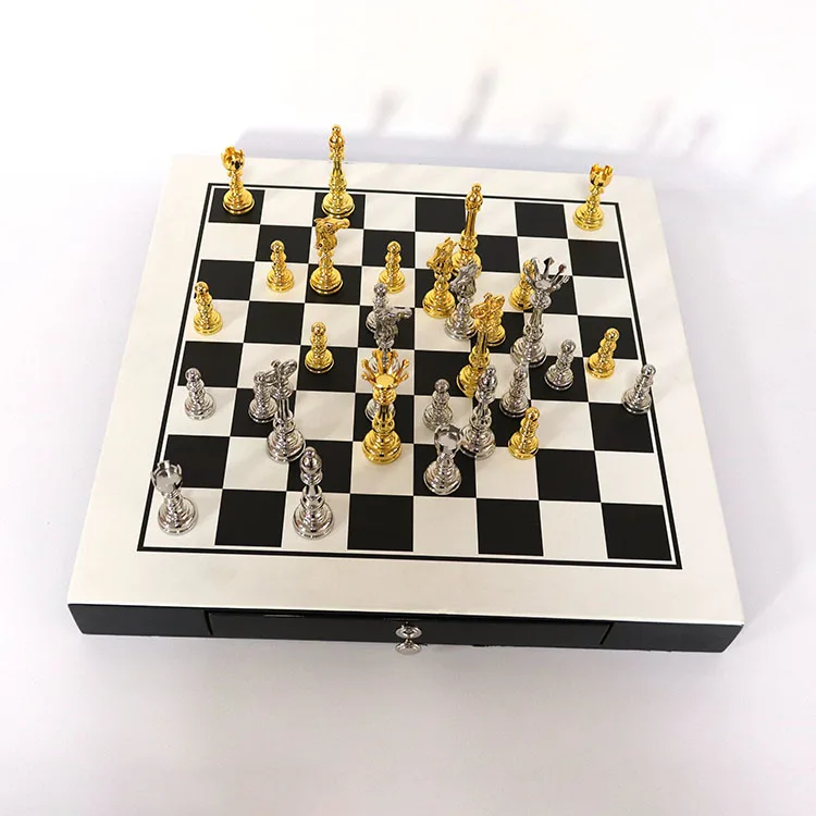 أمريكا الساخن بيع المحمولة في الهواء الطلق لعبة الشطرنج مجموعة قطع الشطرنج الملونة مع لوحة شطرنج خشبية قابلة للطي