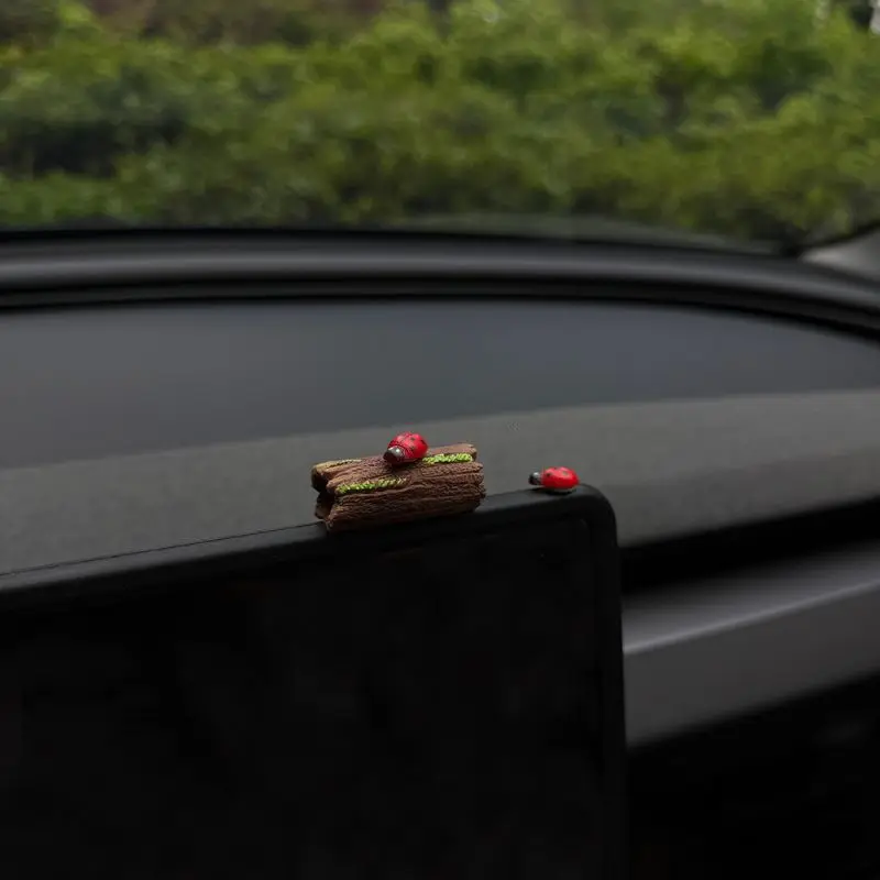 

Cute Ladybug & Stump Car Decor Set， Cartoon-style Dashboard & Home Desk Ornament，Festival Atmosphere Gift