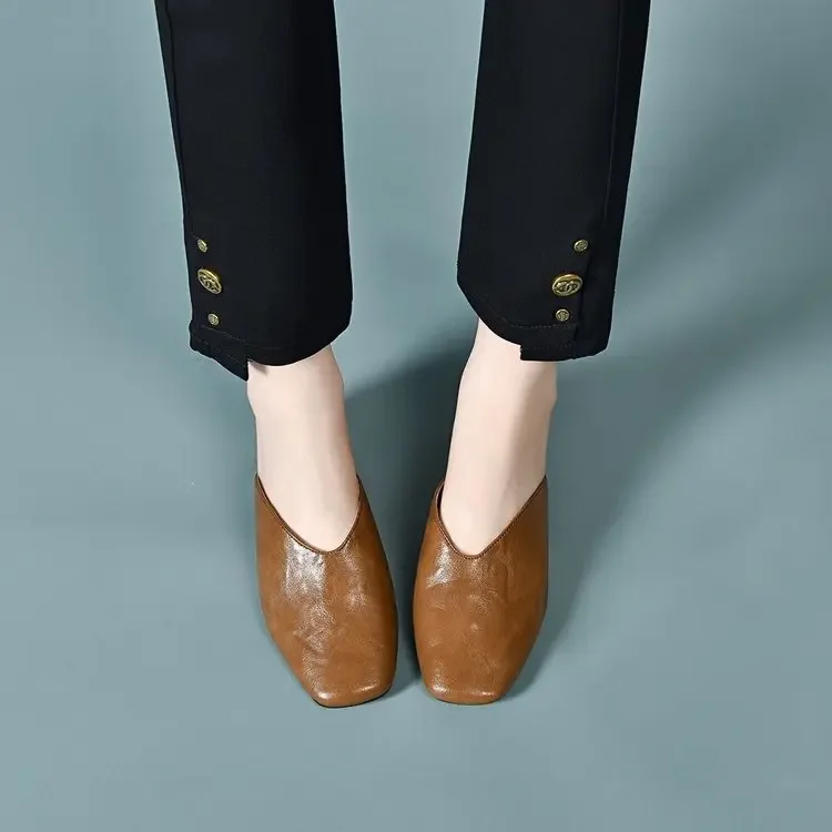Damen Retro Mules mit eckiger Zehenpartie und klobigem Absatz, bequeme Slip-On-Sandalen aus weichem Leder, geeignet für Alltag und Büro 2026 – Detail 7