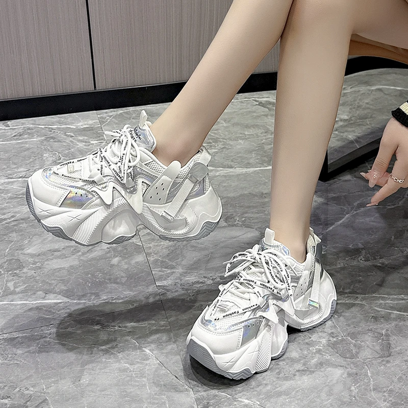 Scarpe da papà in rete cava per donna 2024 estate nuova moda sportiva Casual versatili scarpe da donna a vita alta con suola spessa DJ-M801