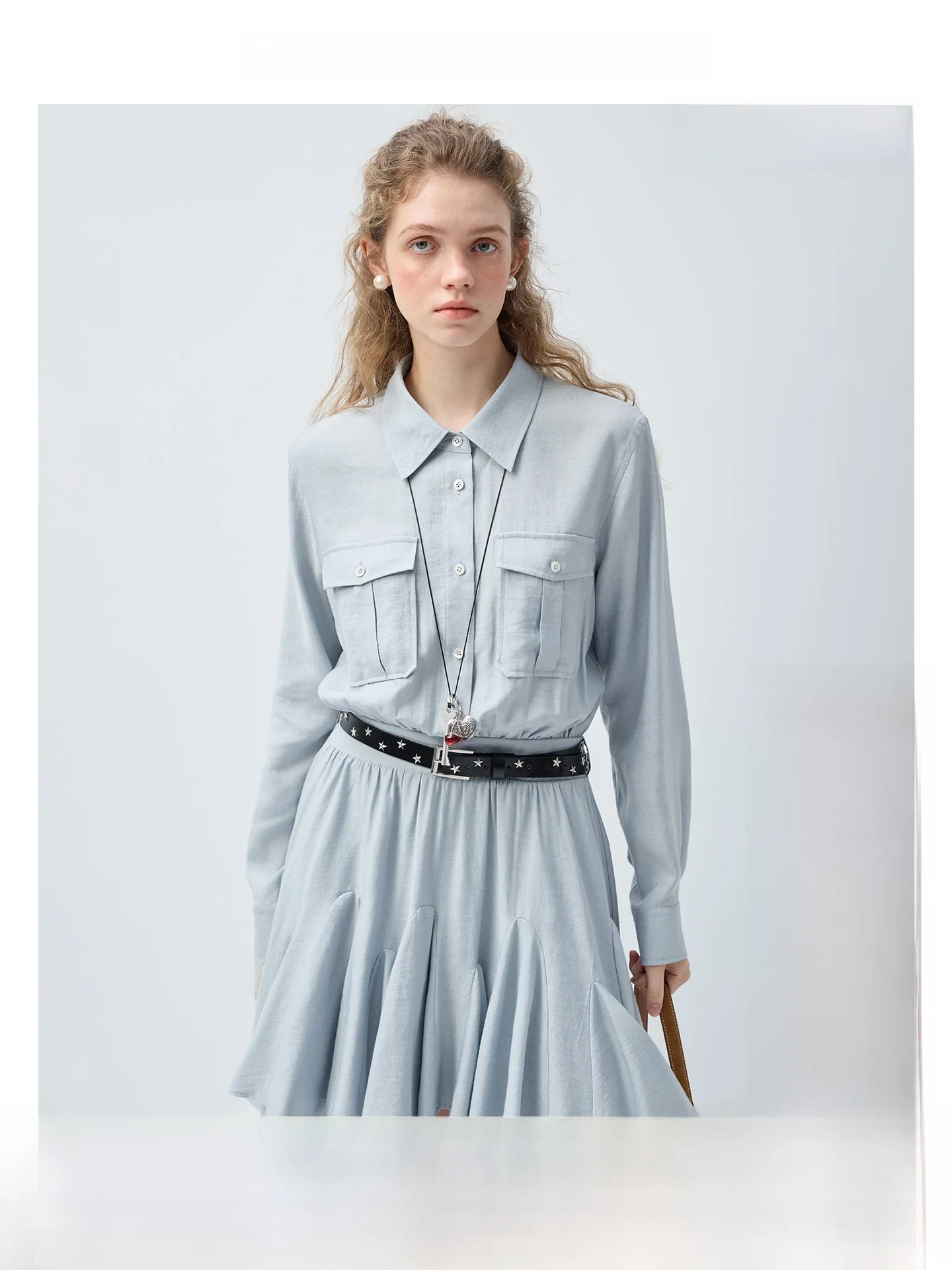 

Платье-рубашка VEGA CHANG Весна 2026 женское с длинным рукавом, в отпускном стиле, для повседневной носки, средней плотности, прямого кроя, фасон «труба»