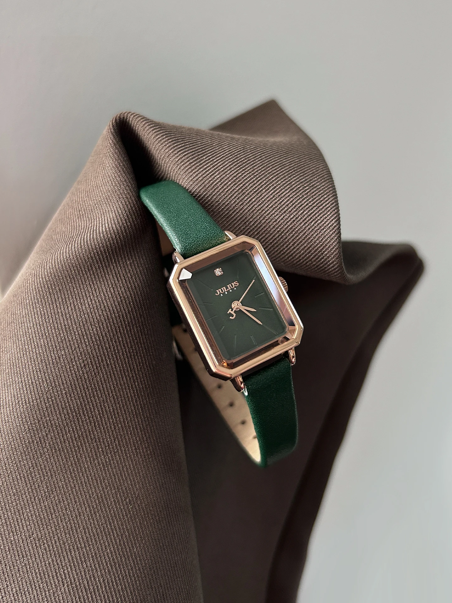 

Elegant women's watchwomen's watch, small square watch, light luxury, simple temperament, small and exquisite quartz watch gift