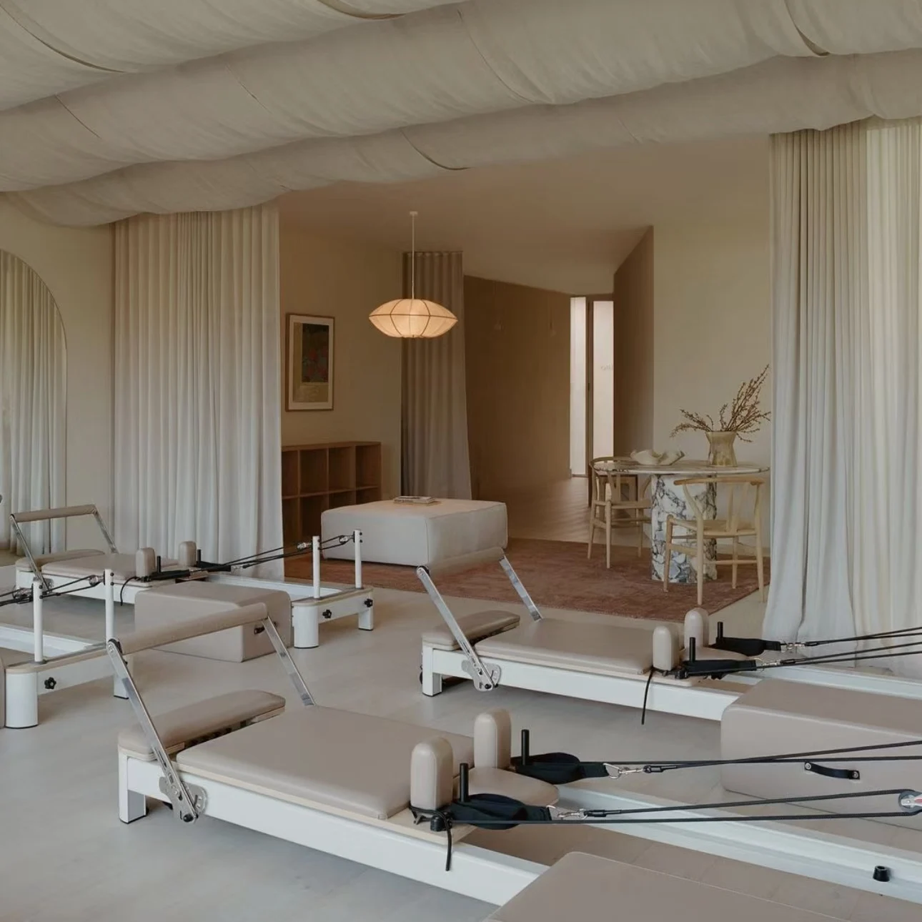 

Aluminium Alloy Reformer Fitness Machine White Pilates Aluminum Reformer