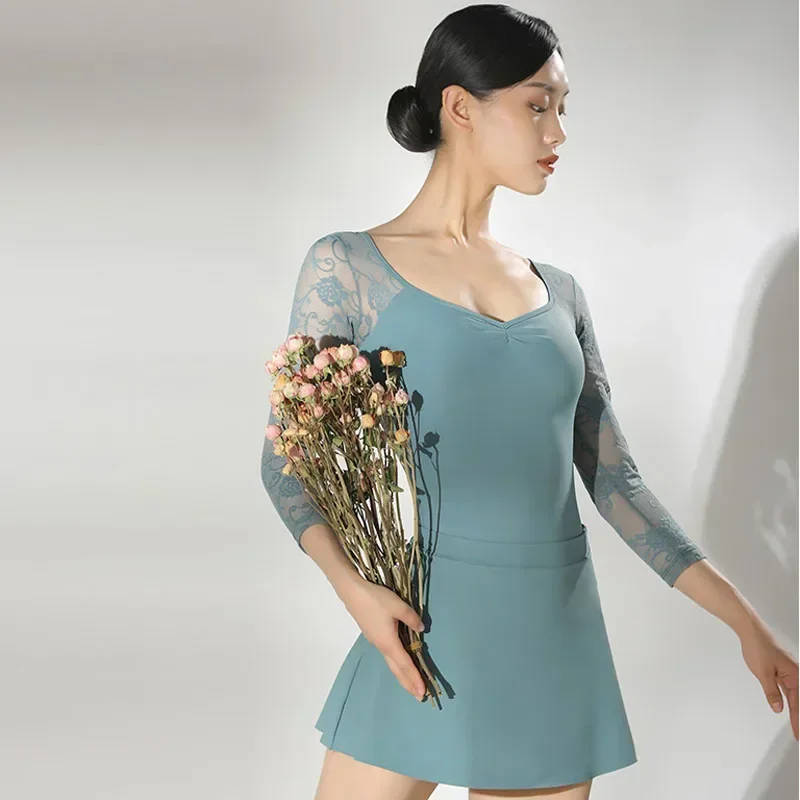 Trykoty baletowe z długim rękawem dla kobiet ubrania taneczne eleganckie duże dekolt w serek koronkowe ubrania dla dorosłych baleriny wydajność kostium trykotowy