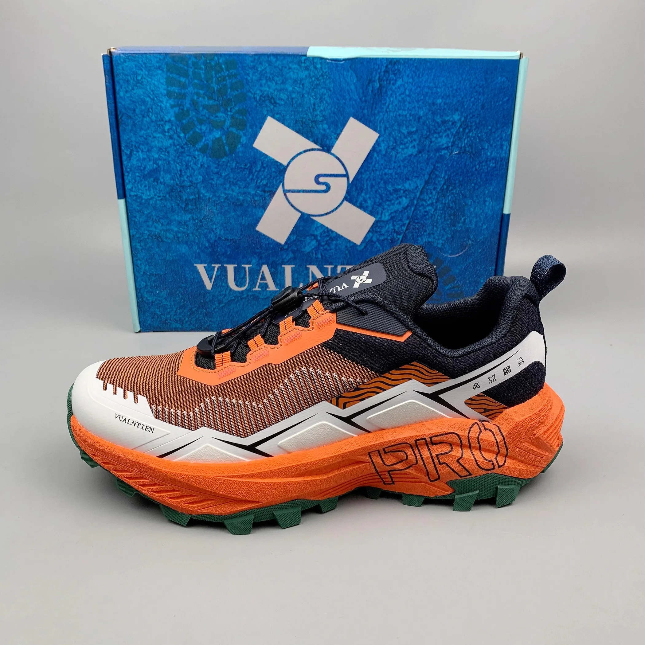 

Новые зимние поступления: популярные походные ботинки для активного отдыха. Удобная, нескользящая подошва повышает комфорт.