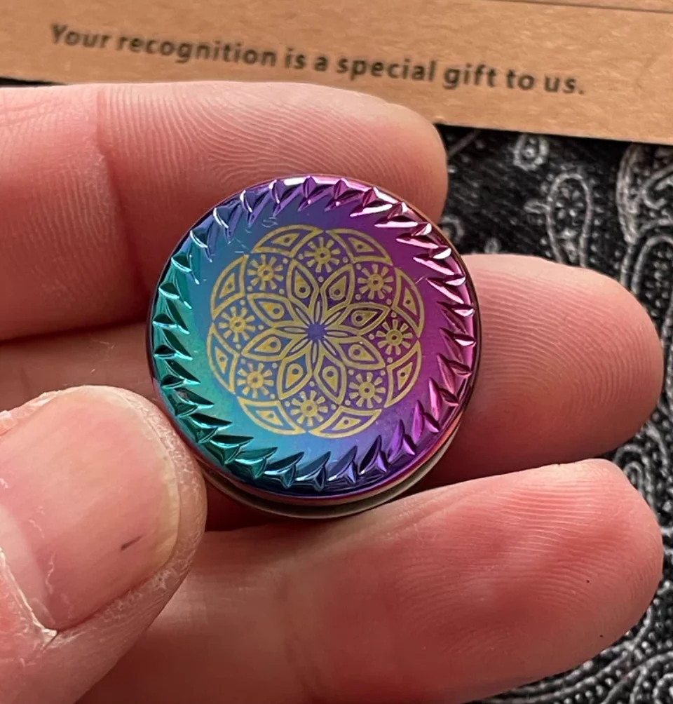 

Б/у EDC-спиннер Feyworks Titanium Flower Wheel Button, гироскоп для пальцев, антистресс-игрушка